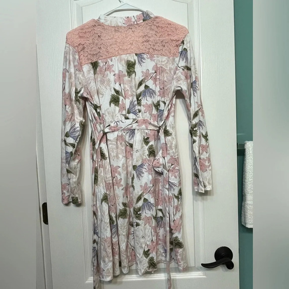 Motherhood Maternity Floral Robe - Picture 4 of 6